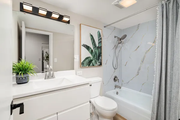 $199,000 | 1001 North Mill Street, Unit 203, Naperville, IL 60563