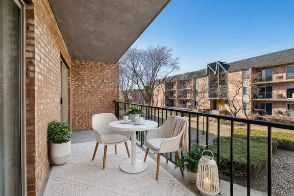 $199,000 | 1001 North Mill Street, Unit 203, Naperville, IL 60563