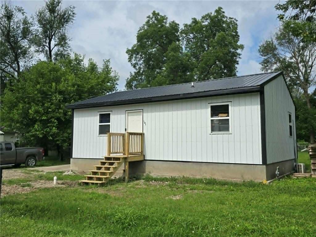101 North 8th Street Clinton, MO 64735 - Photo 1 of 9