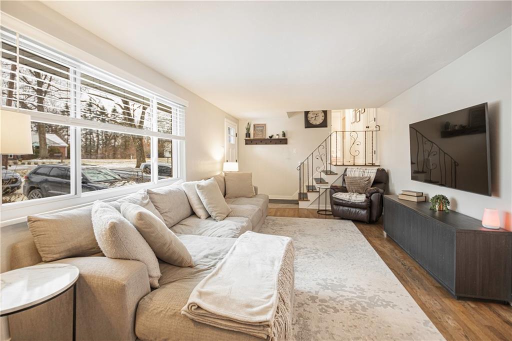 8748 Prescott Drive Pittsburgh, PA 15237 - Photo 3 of 36