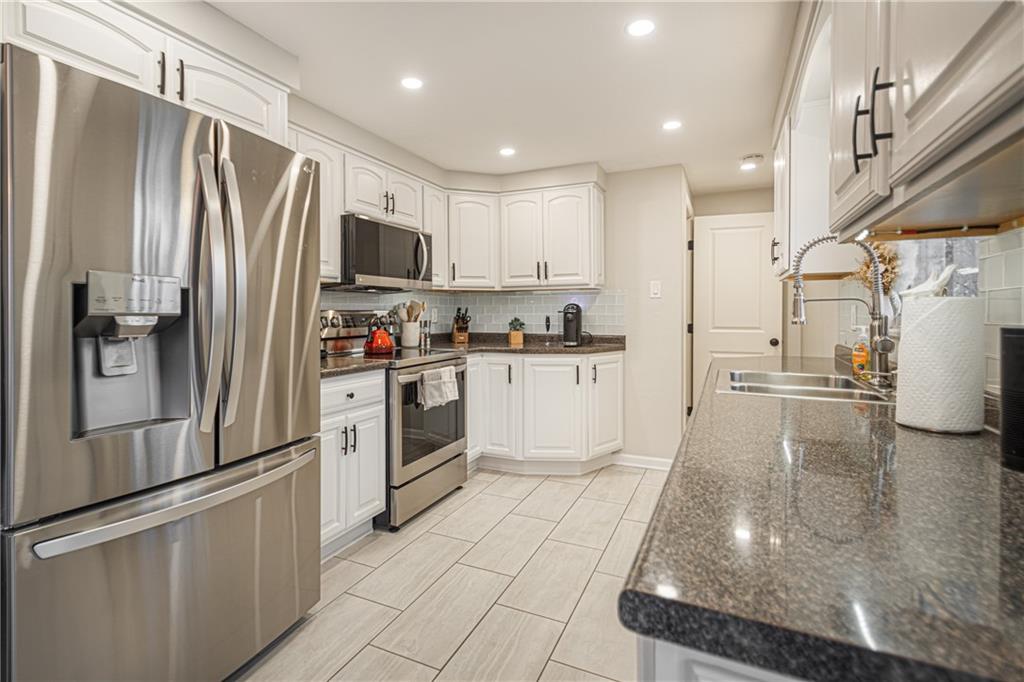 8748 Prescott Drive Pittsburgh, PA 15237 - Photo 9 of 36