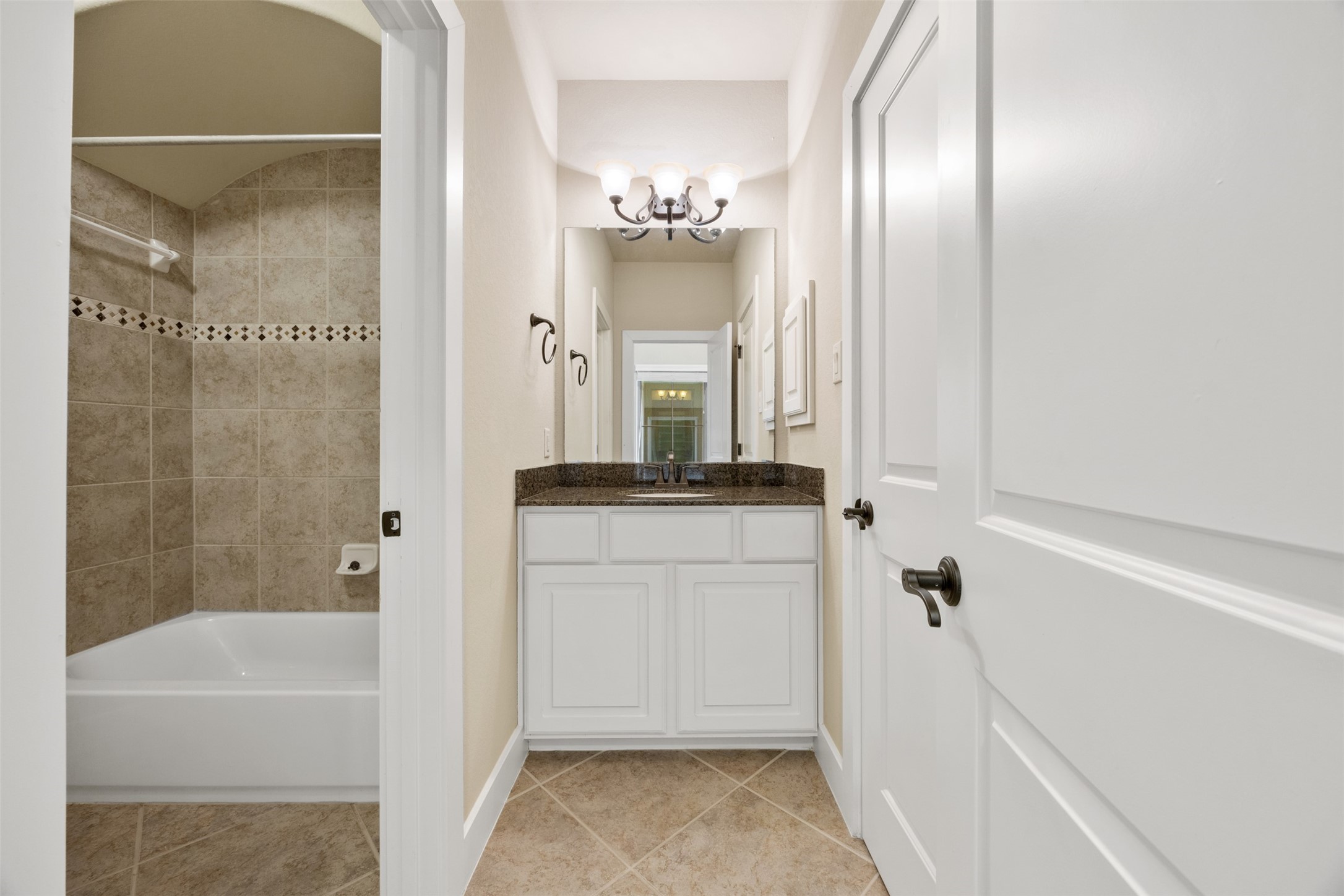 6515 Fraser Point Spring, TX 77379 - Photo 28 of 39 a bathroom with a mirror vanity and bathtub