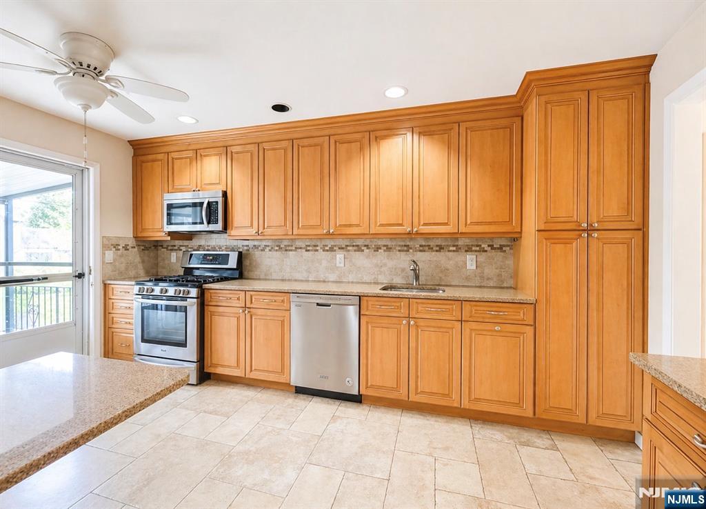 274 Seton Hall Drive Paramus, NJ 07652 - Photo 5 of 26