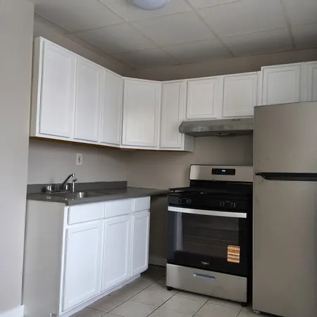 $1,295 | 44 Winter Street, Unit 2S, Fall River, MA 02720