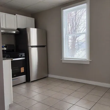 $1,295 | 44 Winter Street, Unit 2S, Fall River, MA 02720