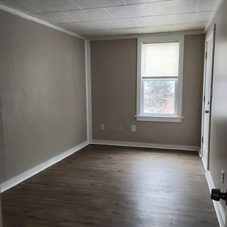 $1,295 | 44 Winter Street, Unit 2S, Fall River, MA 02720