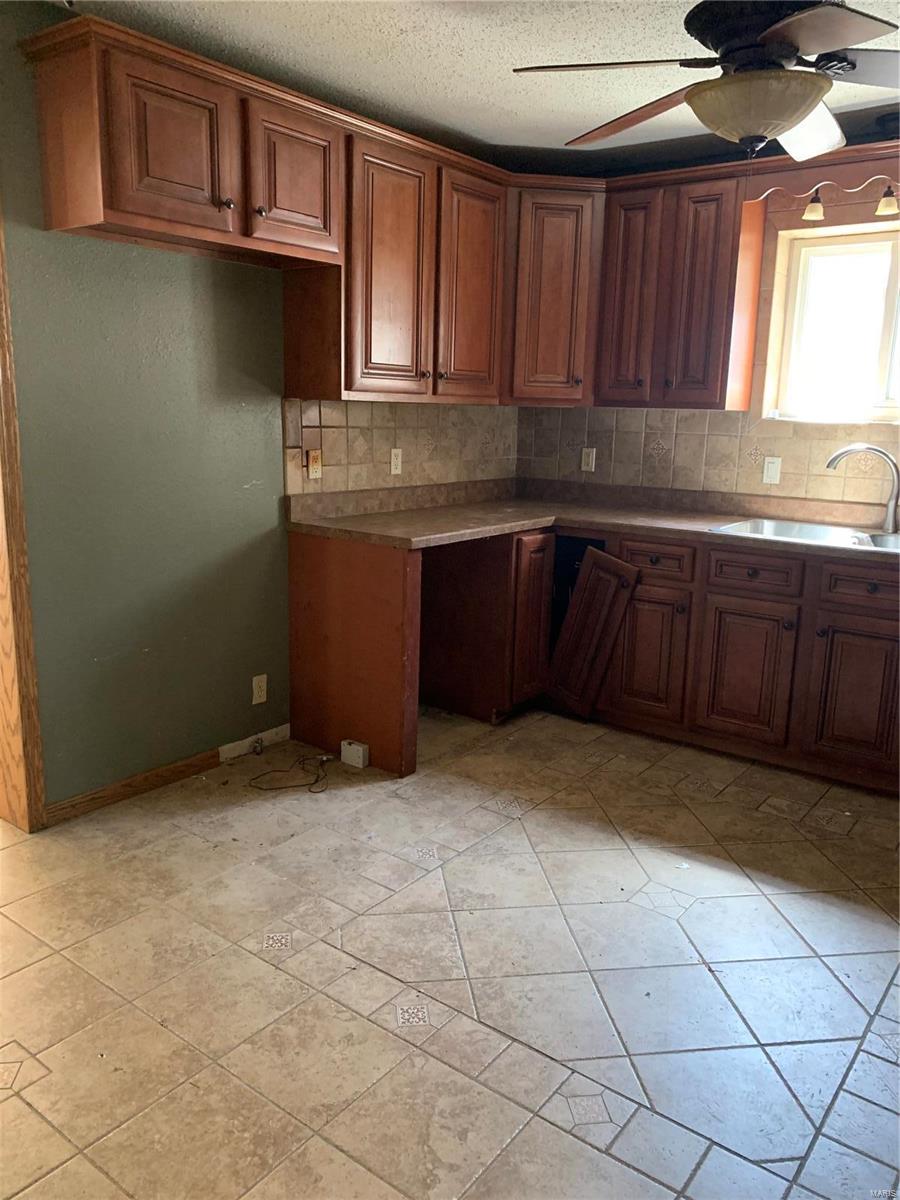 6874 Lebanon Road Collinsville, IL 62234 - Photo 14 of 59