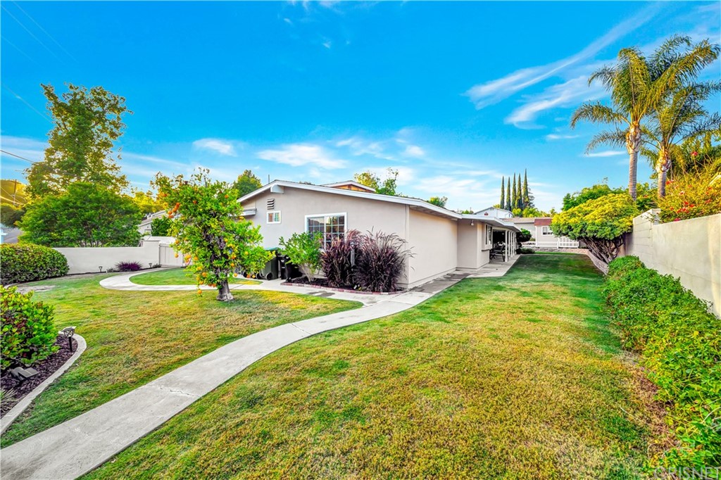 7078 Deveron Ridge Road West Hills, CA 91307 - Photo 10 of 62 a backyard of a house with table and chairs plants and large tree