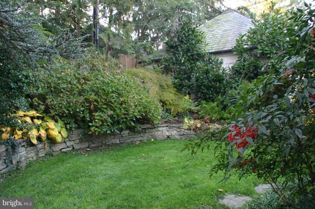 211 East Highfield Road Baltimore, MD 21218 - Photo 20 of 25 Garden