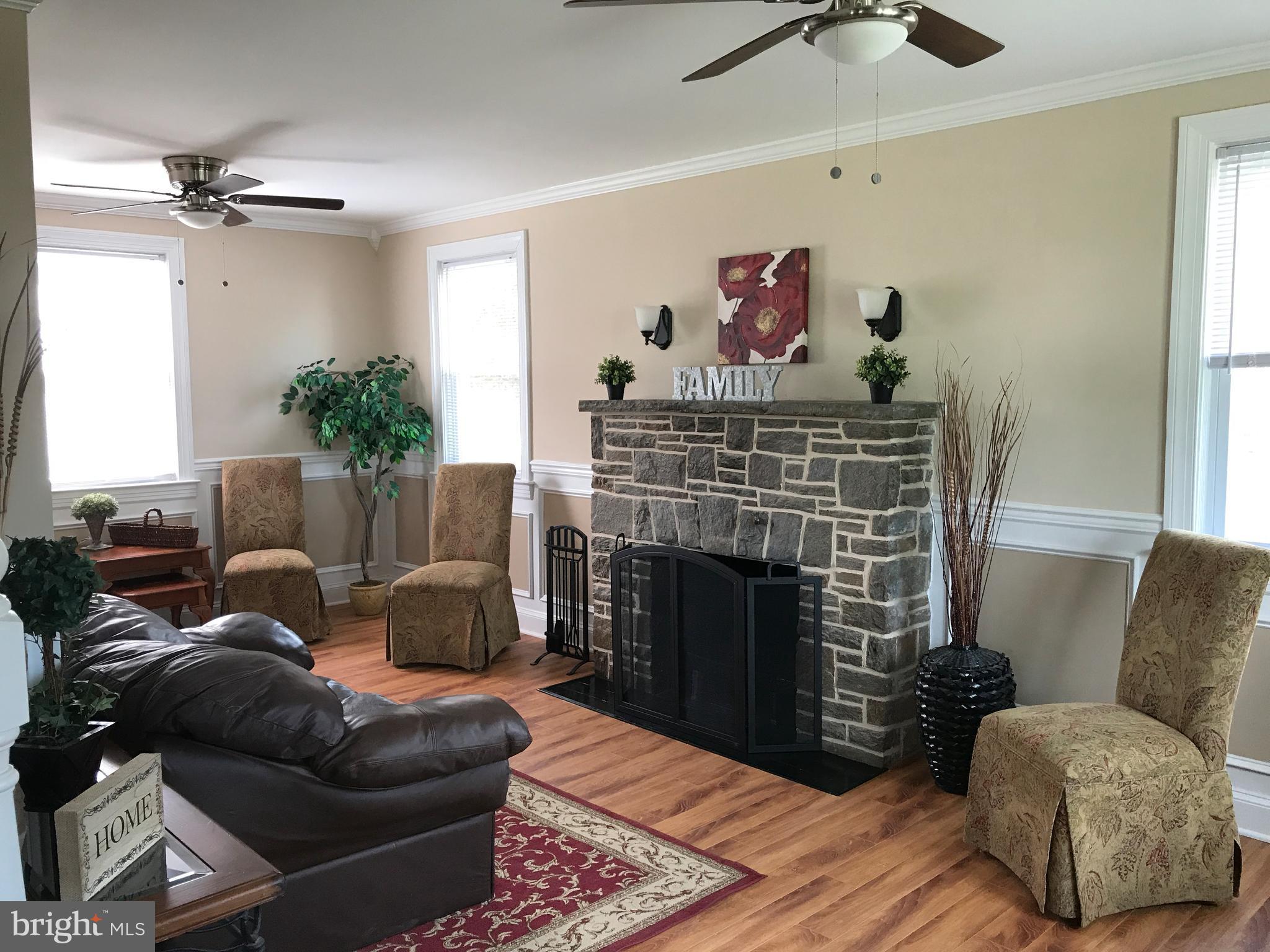 3905 Ridgecroft Road Baltimore, MD 21206 - Photo 8 of 30 Living Room - real wood fireplace!