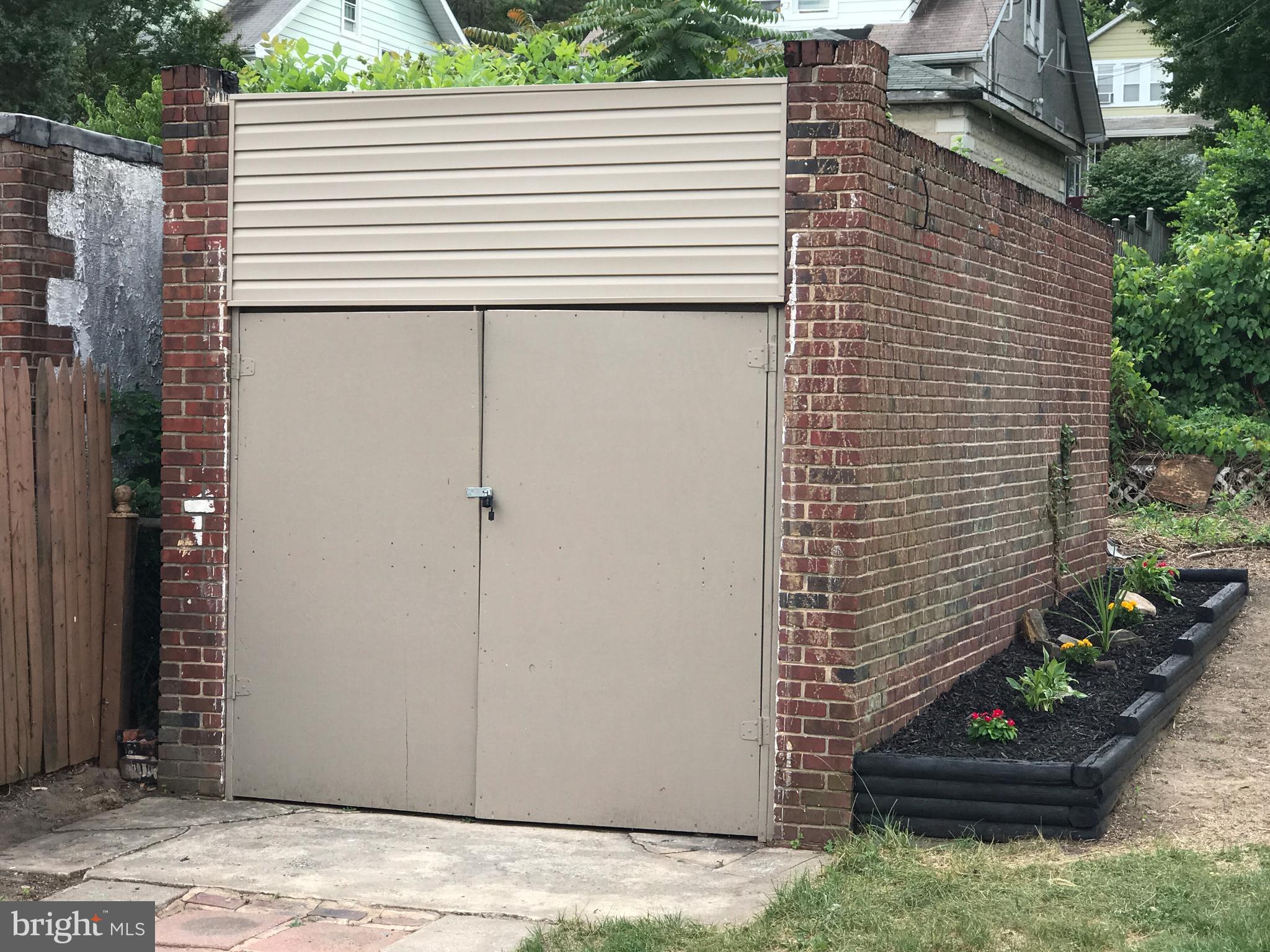 3905 Ridgecroft Road Baltimore, MD 21206 - Photo 26 of 30 Exterior (Rear)- Garage and Garden