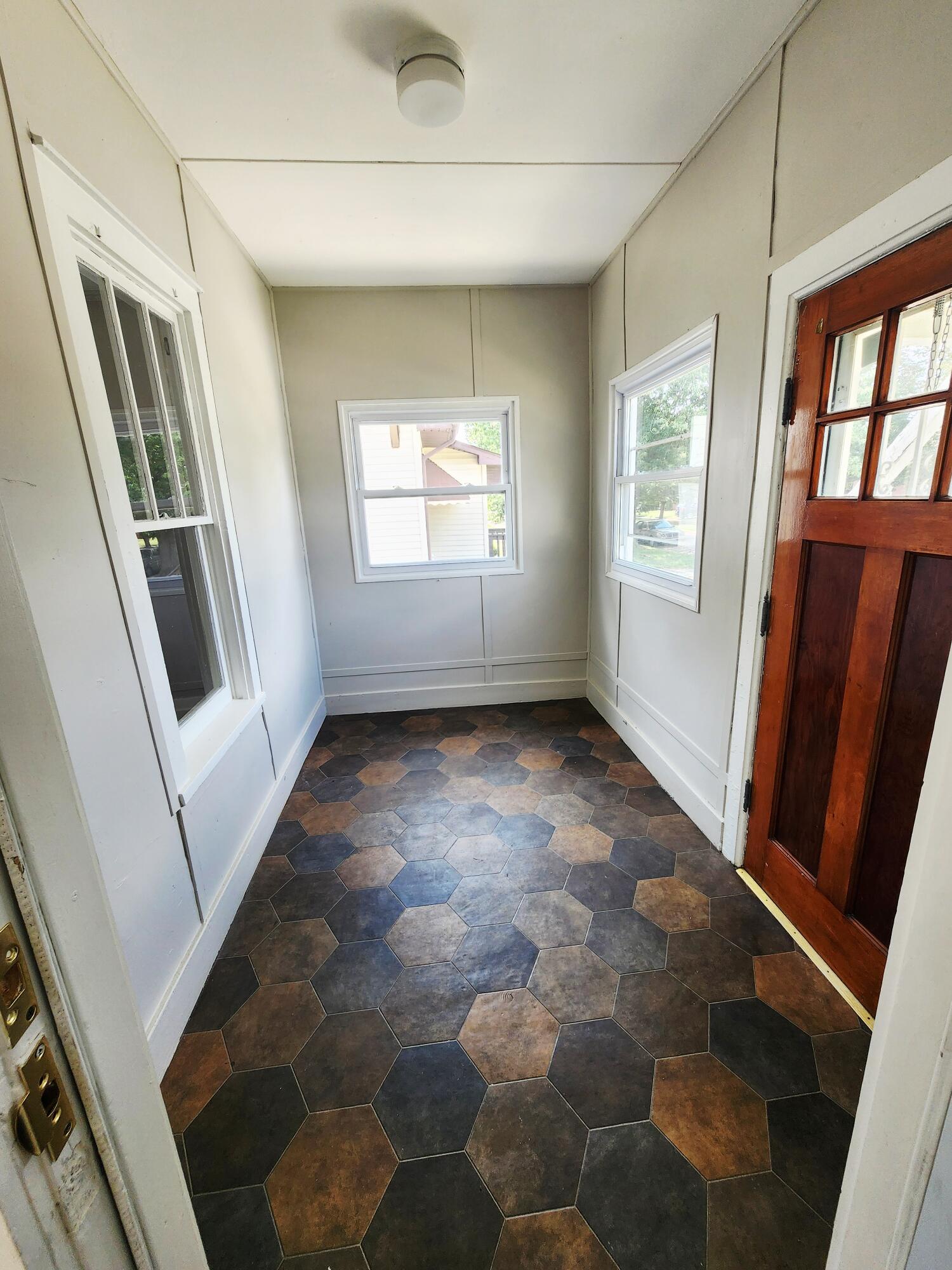 934 Field Street Hammond, IN 46320 - Photo 4 of 18 1500x2000