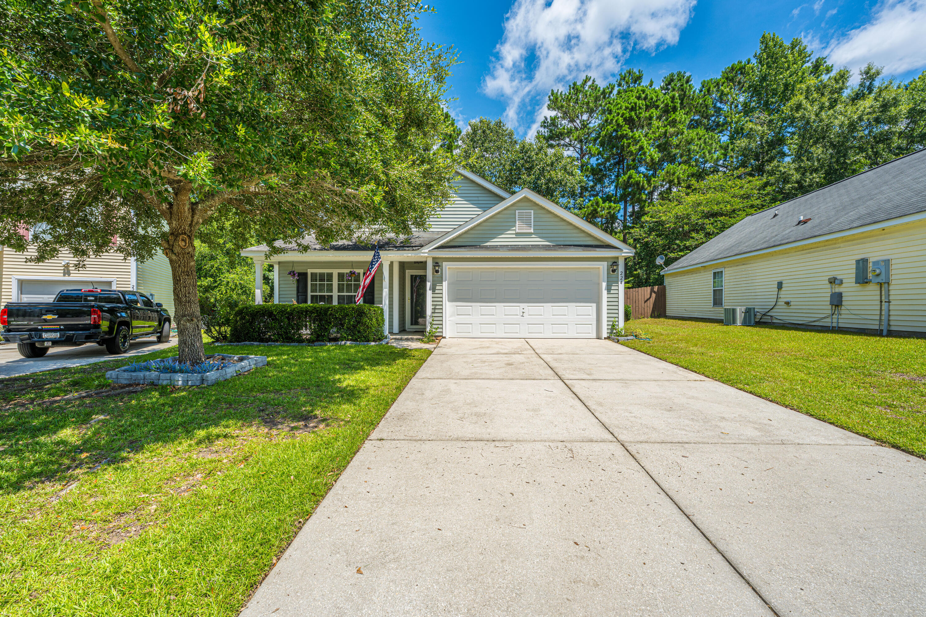 224 Myrtle Way Summerville, SC 29483 - Photo 4 of 43