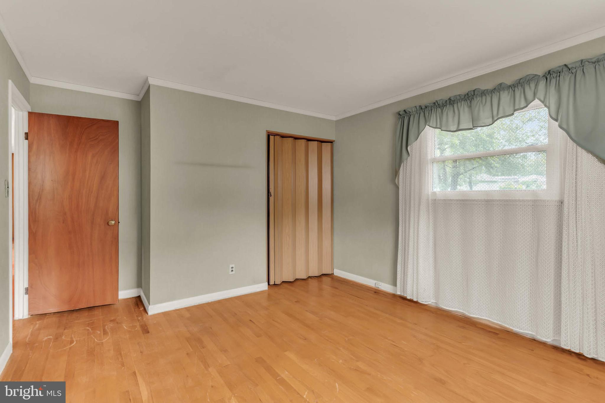 586 Rita Drive Odenton, MD 21113 - Photo 13 of 27 an empty room with windows and closet