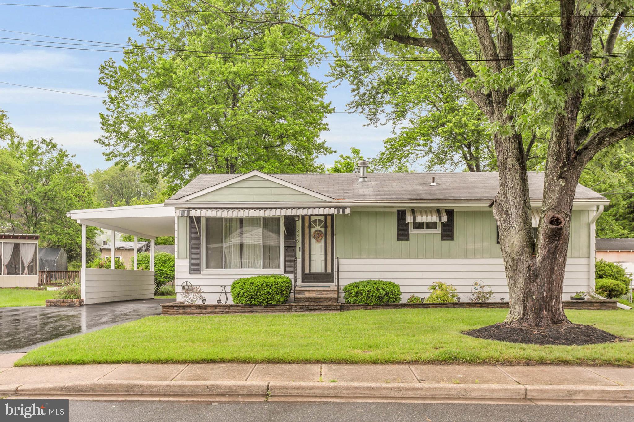 586 Rita Drive Odenton, MD 21113 - Photo 3 of 27 a front view of a house with a garden