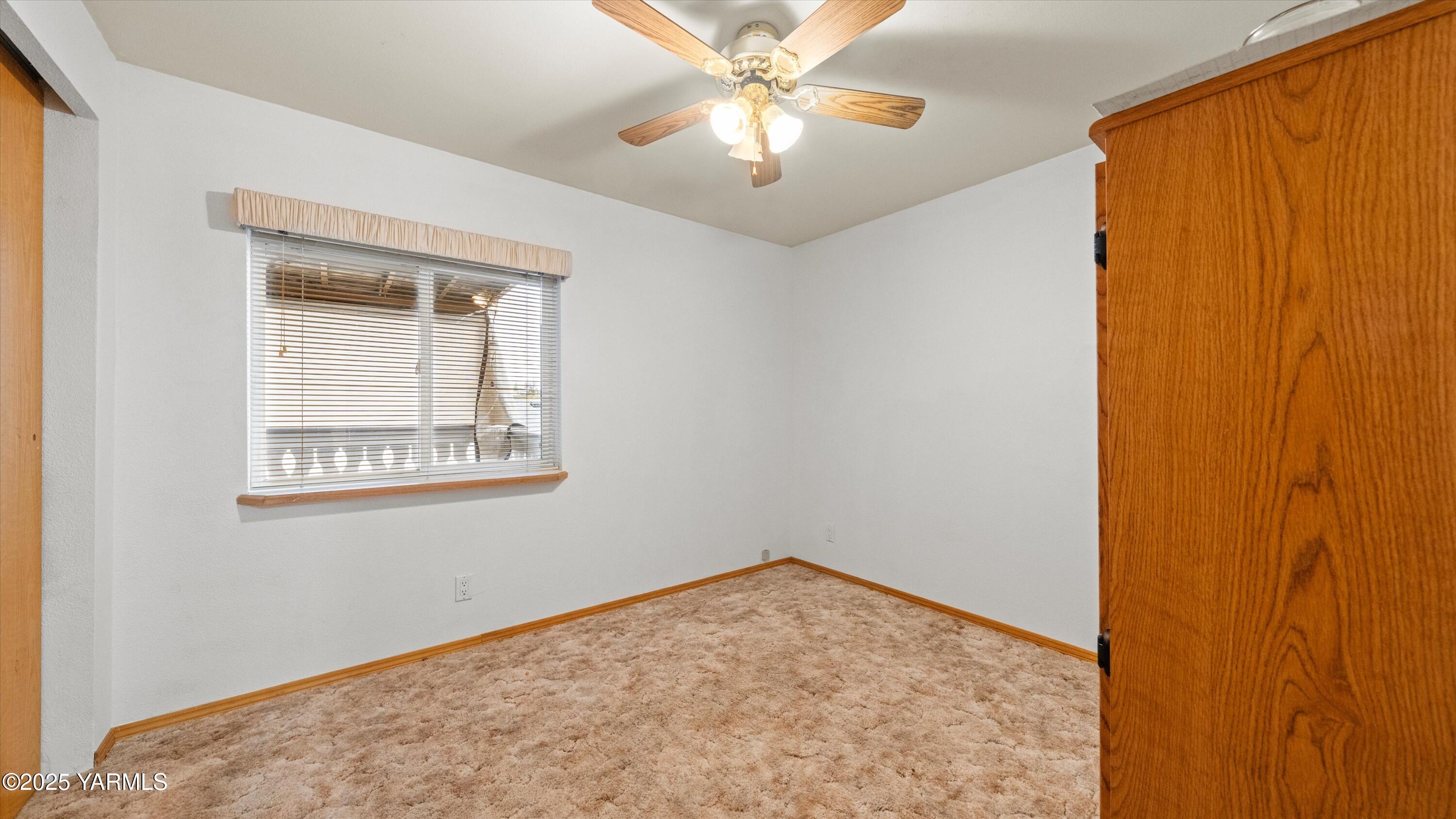 1200 Euclid Street, Unit 76 Grandview, WA 98930 - Photo 12 of 25 an empty room with a window and a fan