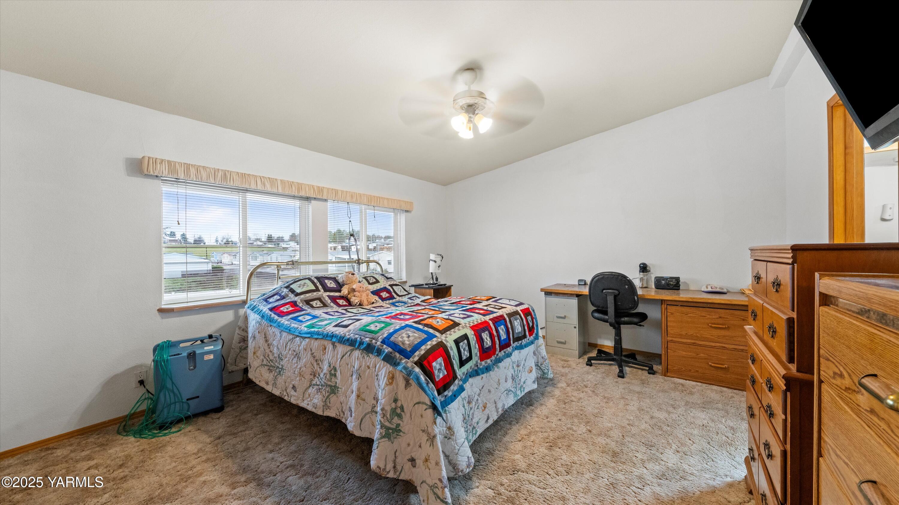 1200 Euclid Street, Unit 76 Grandview, WA 98930 - Photo 19 of 25 a bedroom with bed and window