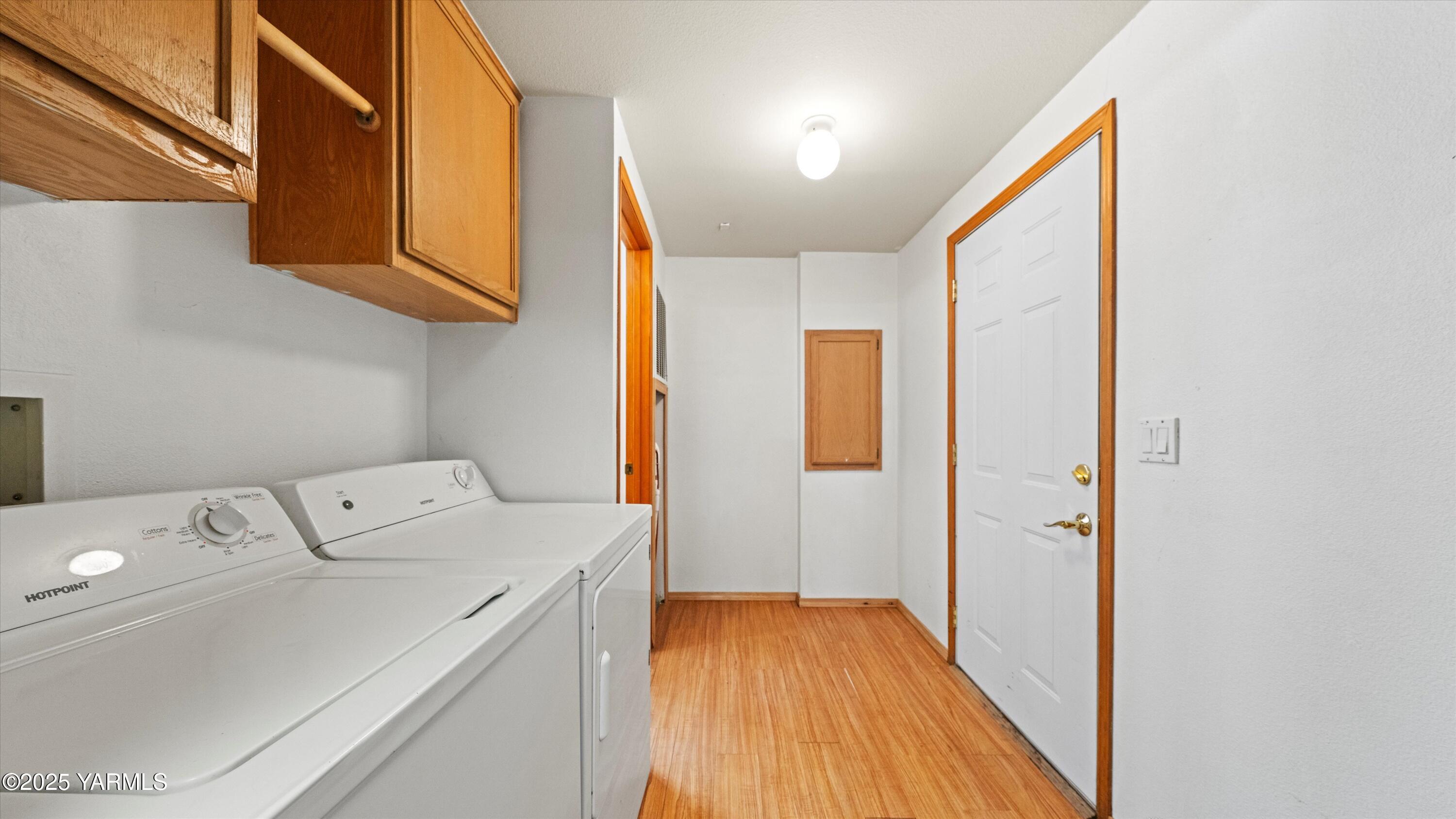1200 Euclid Street, Unit 76 Grandview, WA 98930 - Photo 3 of 25 a utility room with dryer and washer