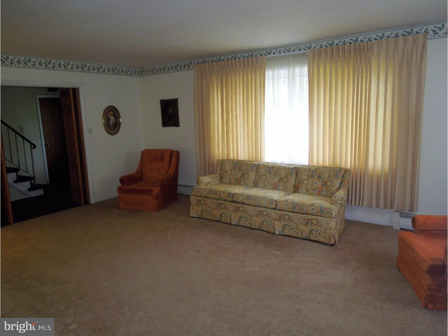 276 Manor Road Harleysville, PA 19438 - Photo 9 of 23 Living Room