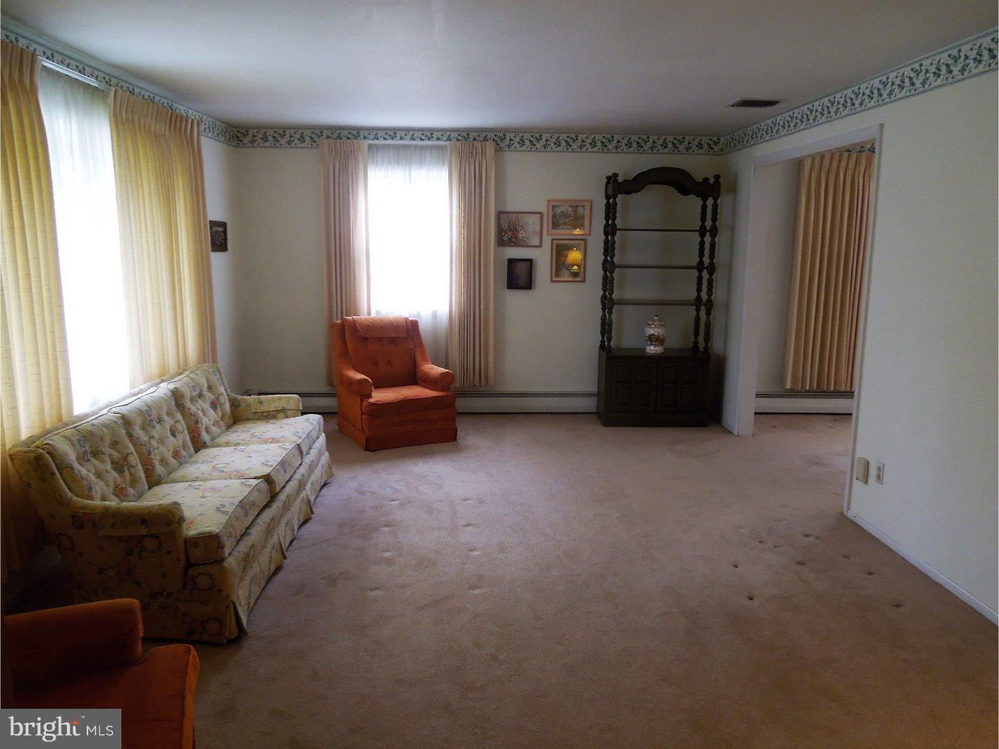 276 Manor Road Harleysville, PA 19438 - Photo 10 of 23 Living Room