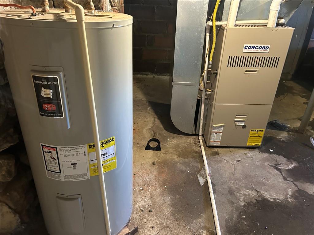 25 East Craig Street Uniontown, PA 15401 - Photo 17 of 18 a utility room with dryer and washer