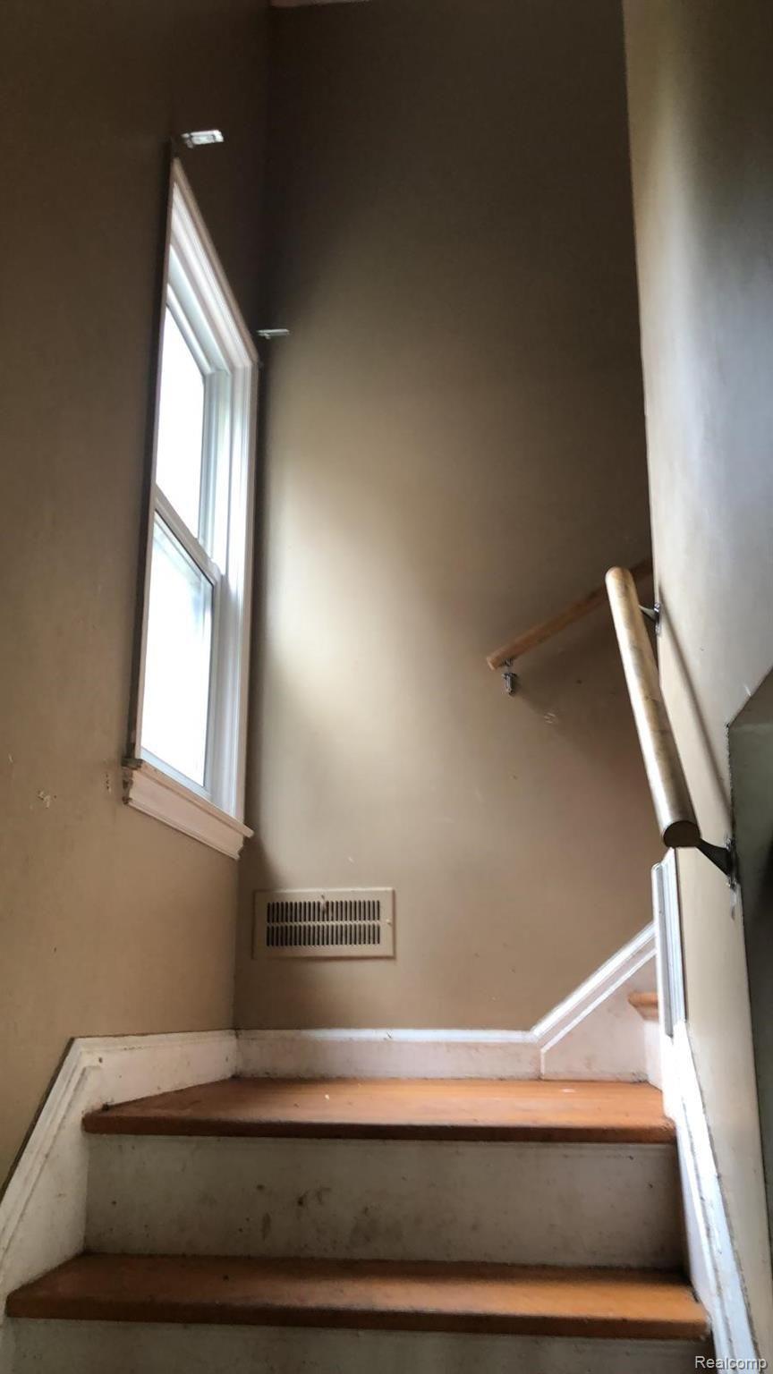 5744 Harvard Road Detroit, MI 48224 - Photo 10 of 18 81f4e3b6-33a5-4edb-bcf5-5abedbb4a743.jpg