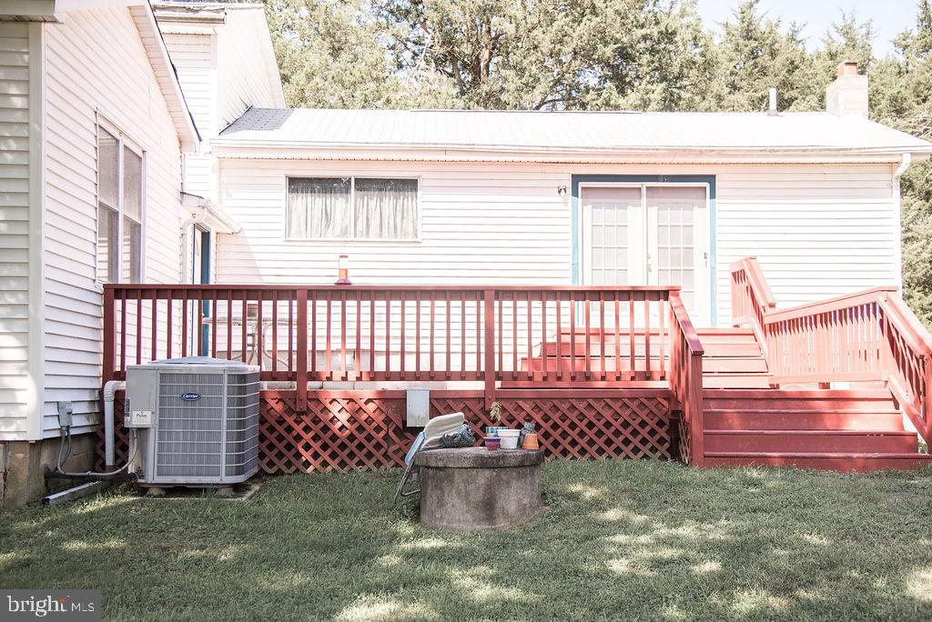 21128 Sparta Road Milford, VA 22514 - Photo 12 of 48 rear deck