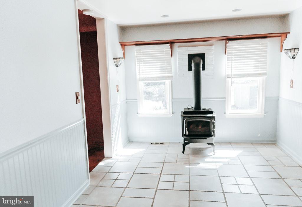 21128 Sparta Road Milford, VA 22514 - Photo 22 of 48 gas stove