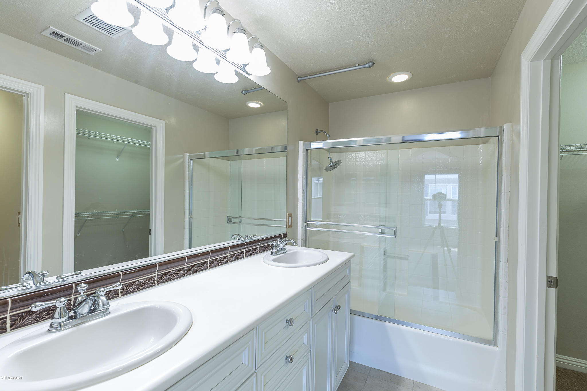 550 Southampton Place Oxnard, CA 93035 - Photo 11 of 12 a bathroom with a sink shower and a mirror