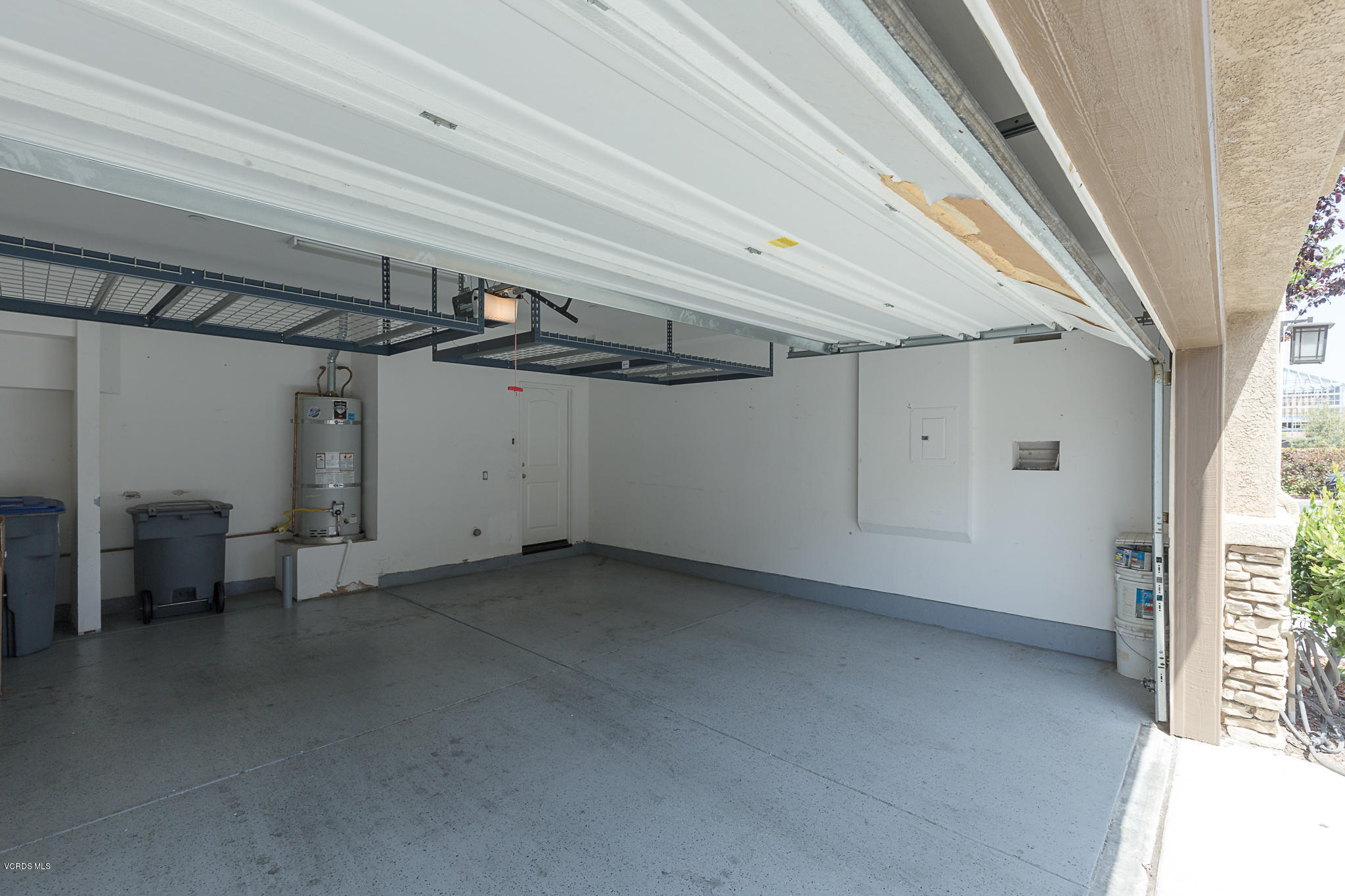 550 Southampton Place Oxnard, CA 93035 - Photo 12 of 12 a view of a garage