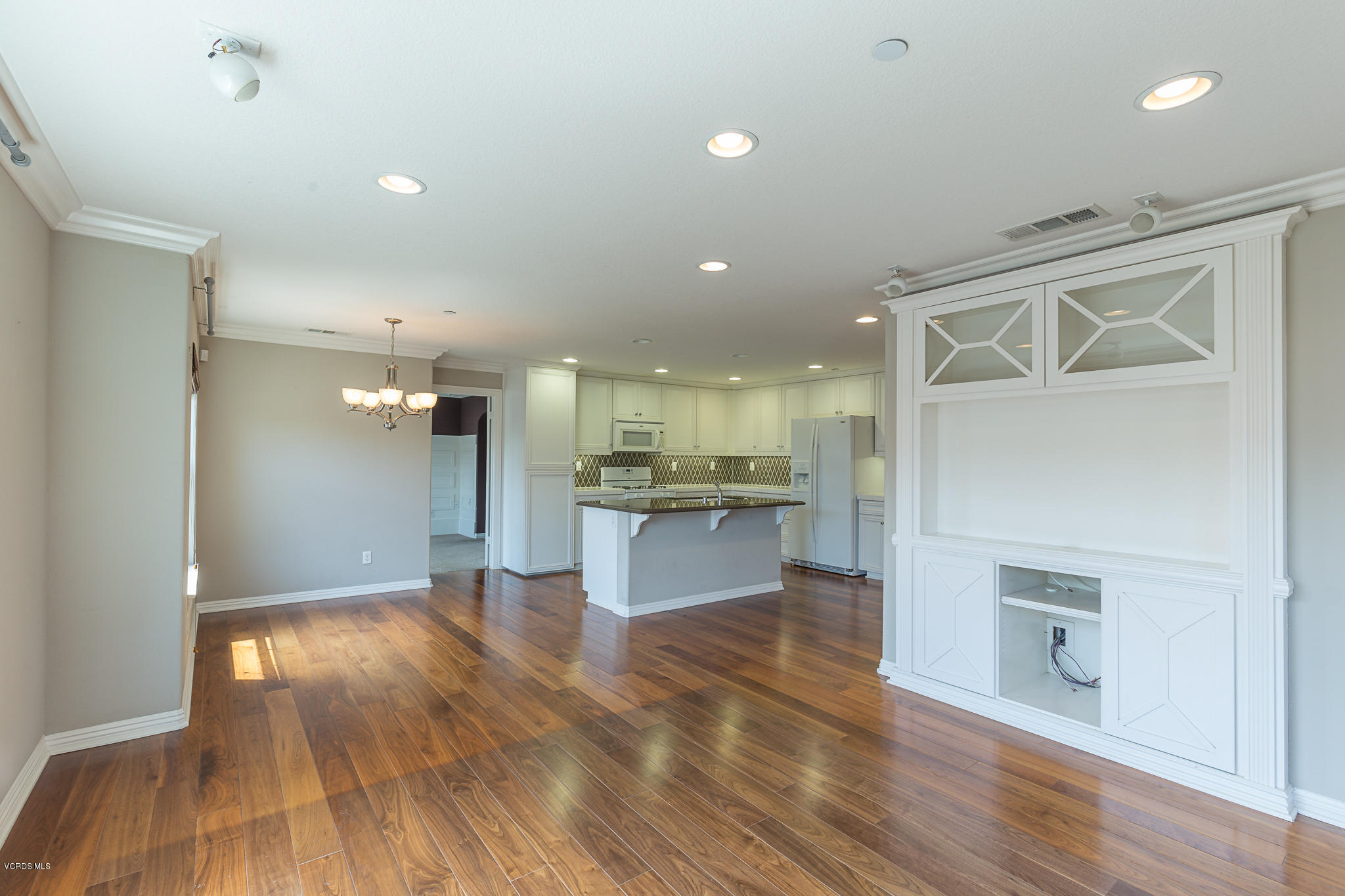 550 Southampton Place Oxnard, CA 93035 - Photo 3 of 12 a view of kitchen with wooden floor