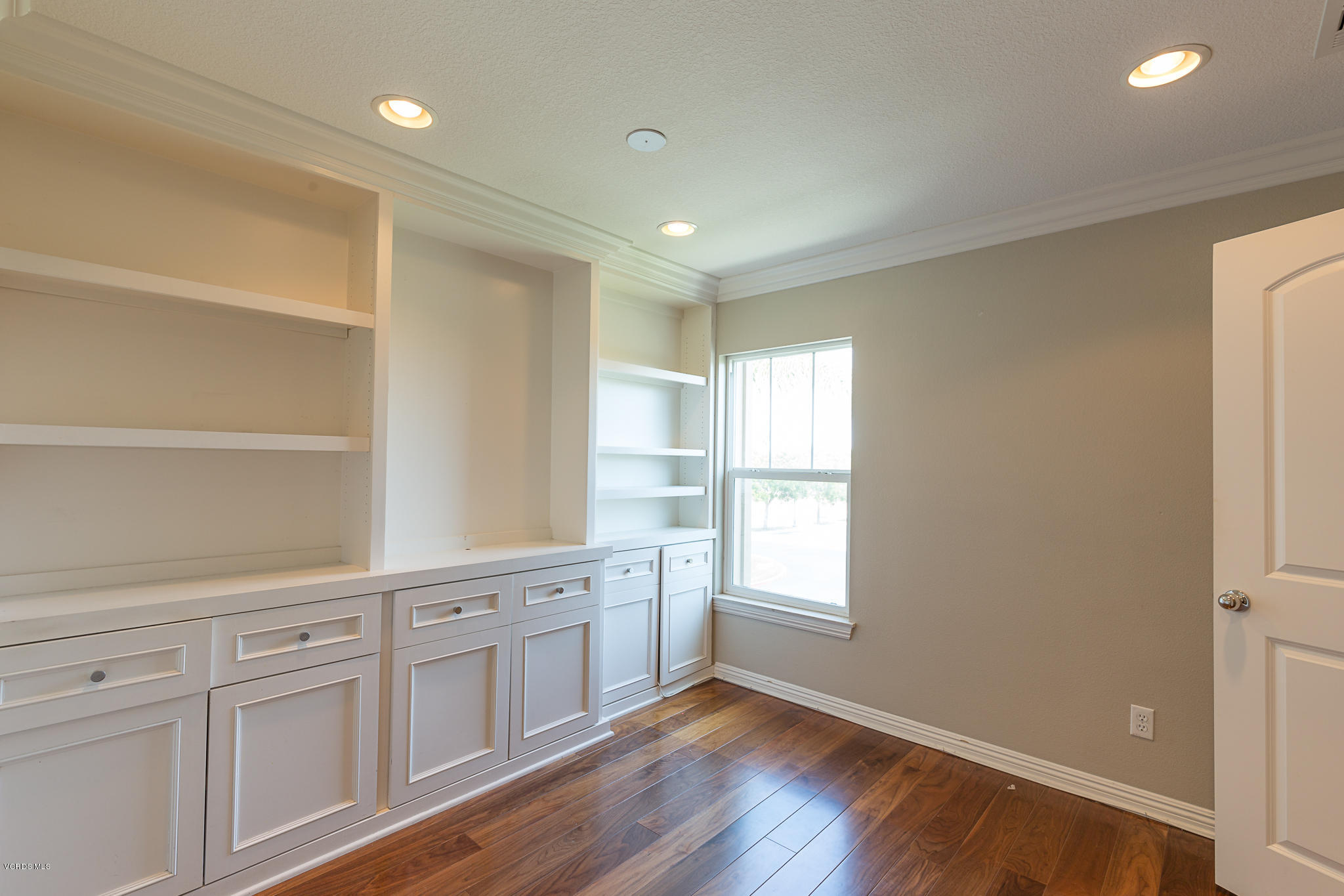 550 Southampton Place Oxnard, CA 93035 - Photo 5 of 12 a view of a kitchen with wooden floor and cabinets
