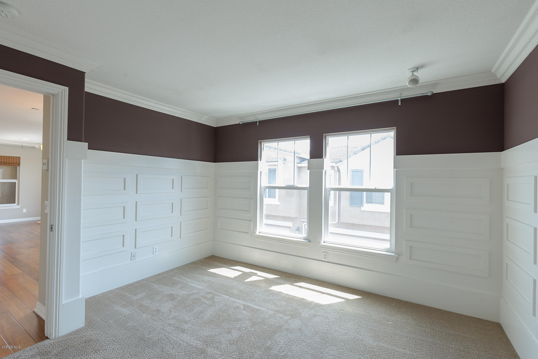 550 Southampton Place Oxnard, CA 93035 - Photo 9 of 12 an empty room with windows