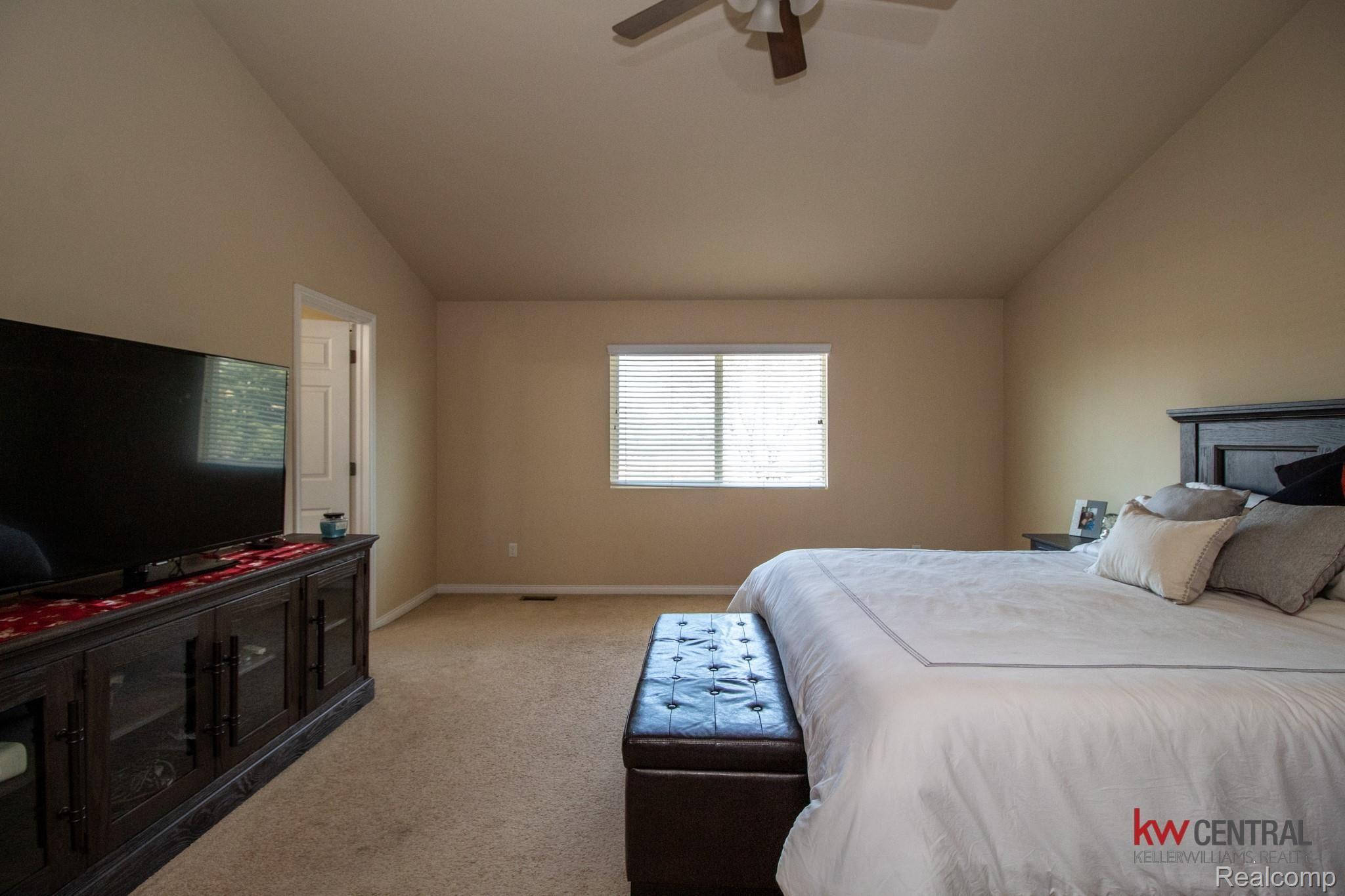 1590 Newstead Lane Rochester, MI 48309 - Photo 24 of 40 Main Bedroom.jpg