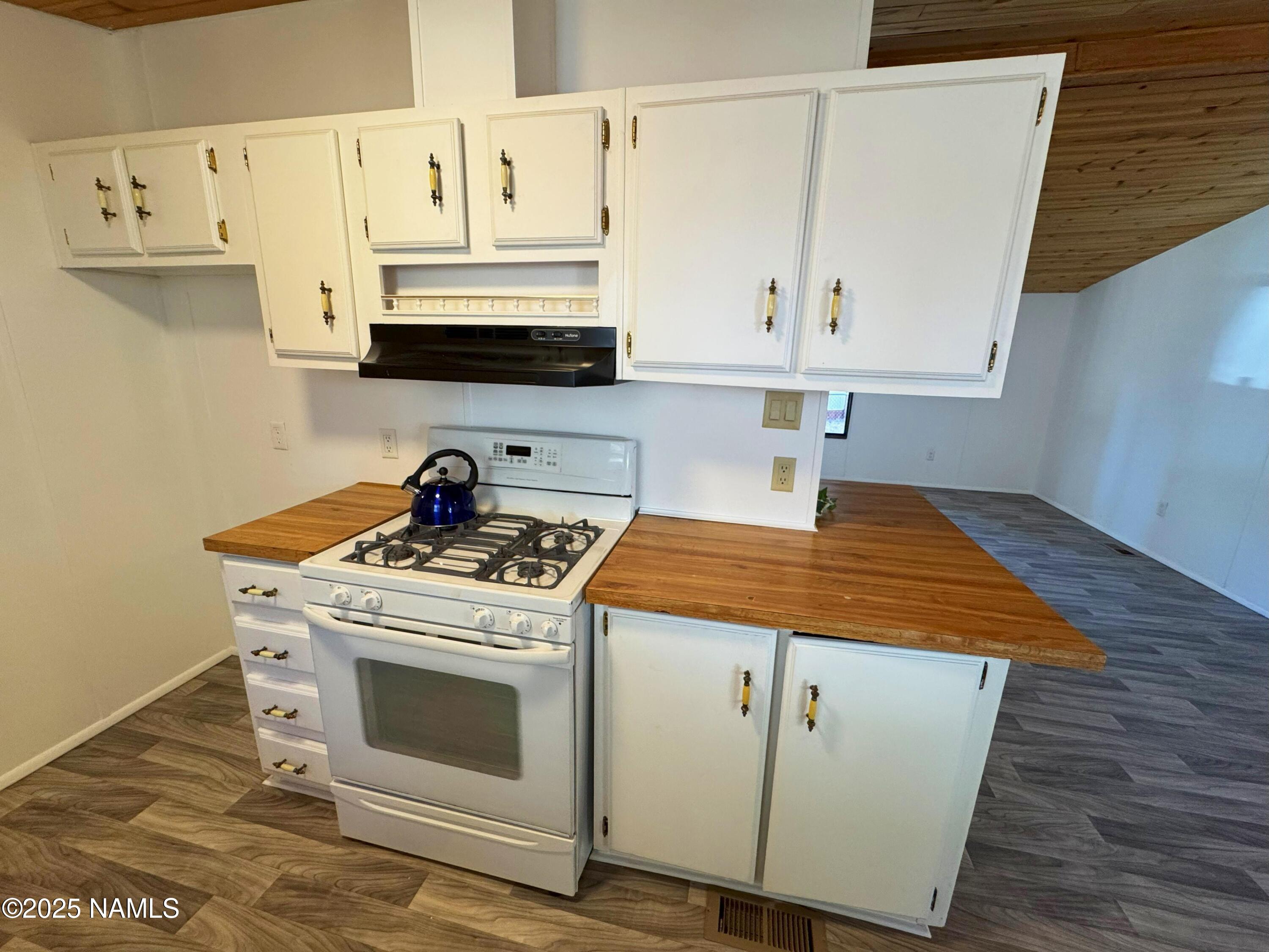 3258 Mesa Trail Flagstaff, AZ 86005 - Photo 11 of 35 kitchen3