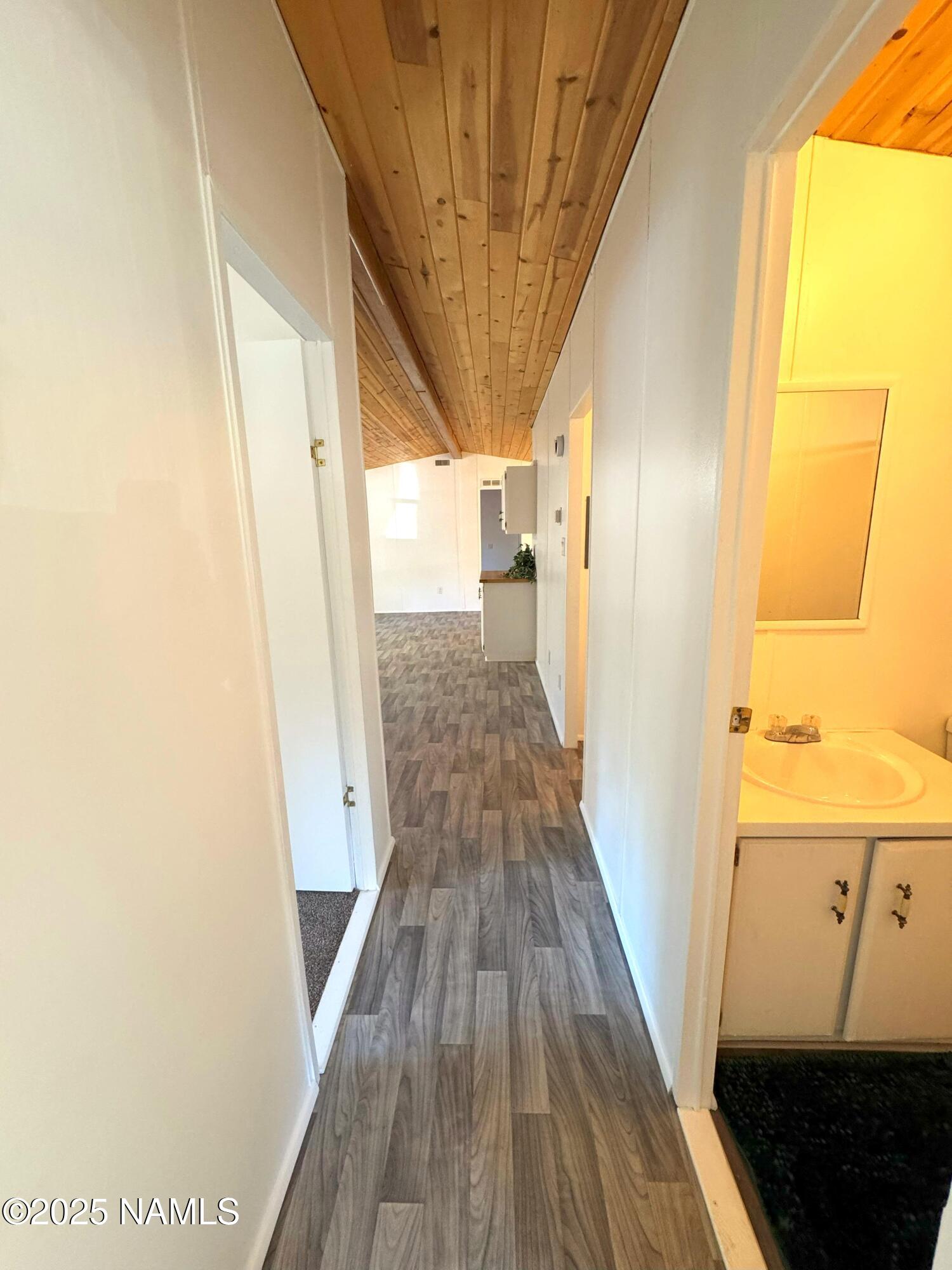 3258 Mesa Trail Flagstaff, AZ 86005 - Photo 15 of 35 hallway