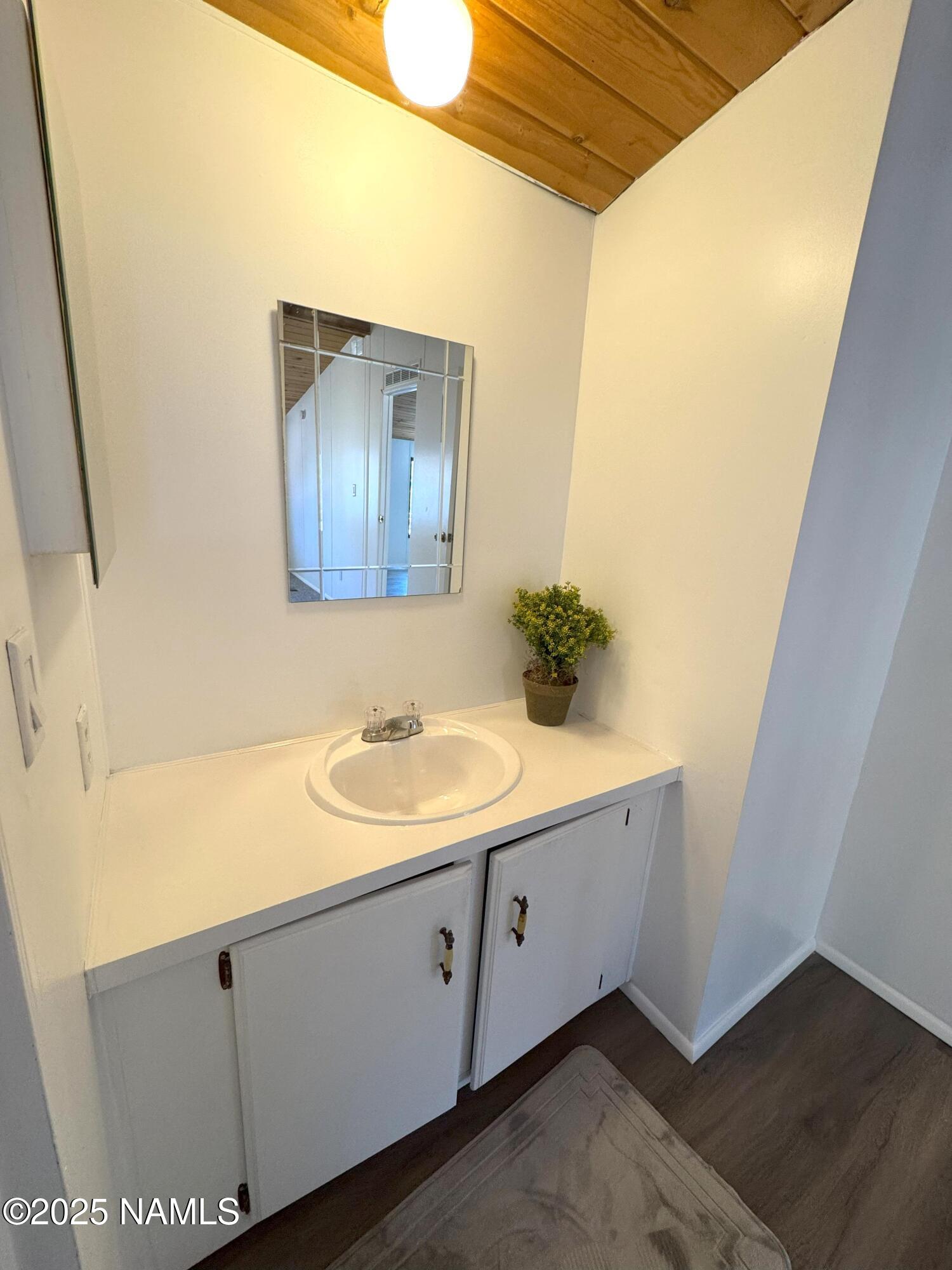 3258 Mesa Trail Flagstaff, AZ 86005 - Photo 17 of 35 primary vanity