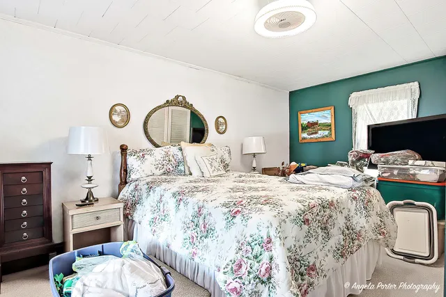 $249,900 | 814 North River Road, McHenry, IL 60051