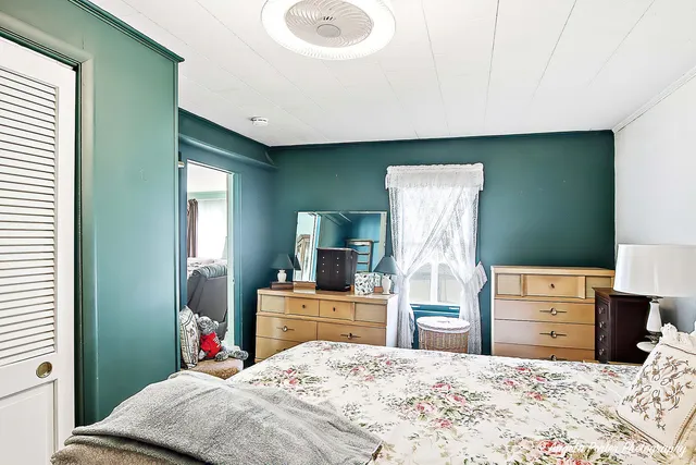 $249,900 | 814 North River Road, McHenry, IL 60051