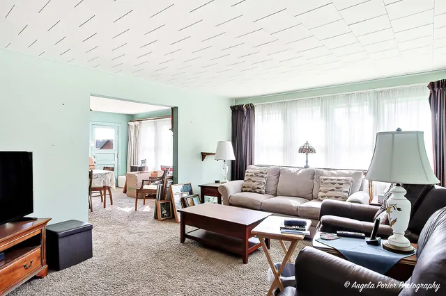 $249,900 | 814 North River Road, McHenry, IL 60051