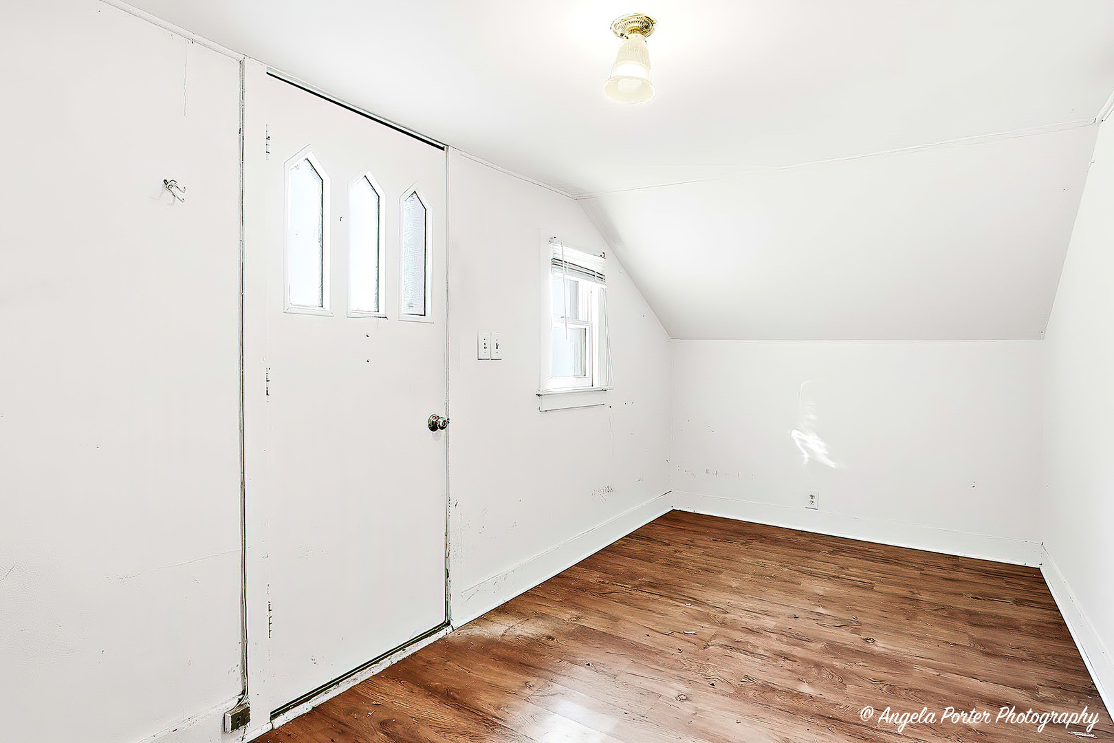 814 North River Road McHenry, IL 60051 - Photo 21 of 39 a view of empty room with wooden floor