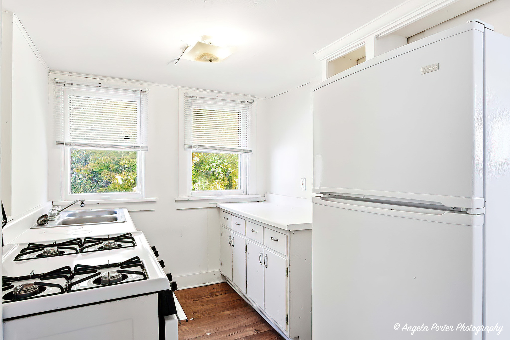 814 North River Road McHenry, IL 60051 - Photo 24 of 39 a kitchen with a stove a refrigerator and a window