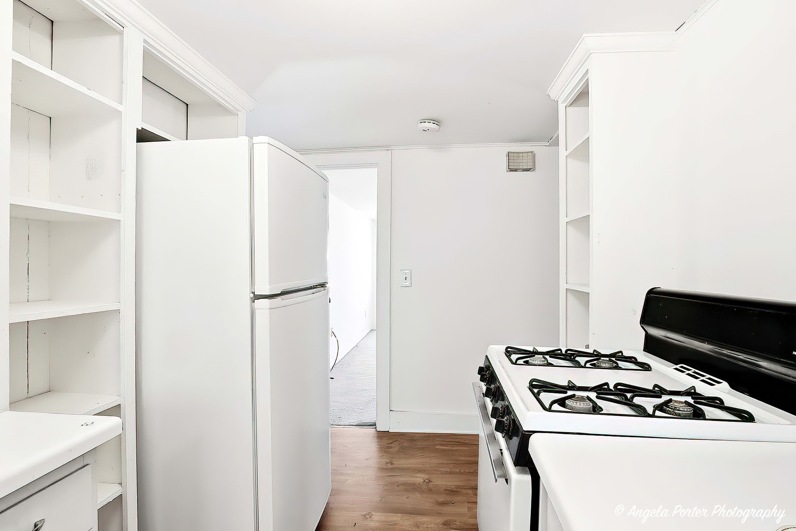 814 North River Road McHenry, IL 60051 - Photo 26 of 39 a white refrigerator freezer and a stove