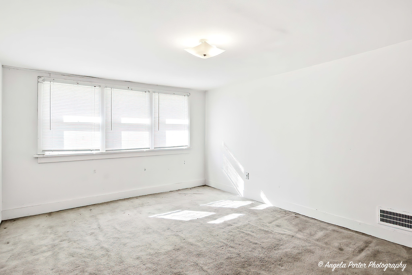 814 North River Road McHenry, IL 60051 - Photo 27 of 39 an empty room with a window