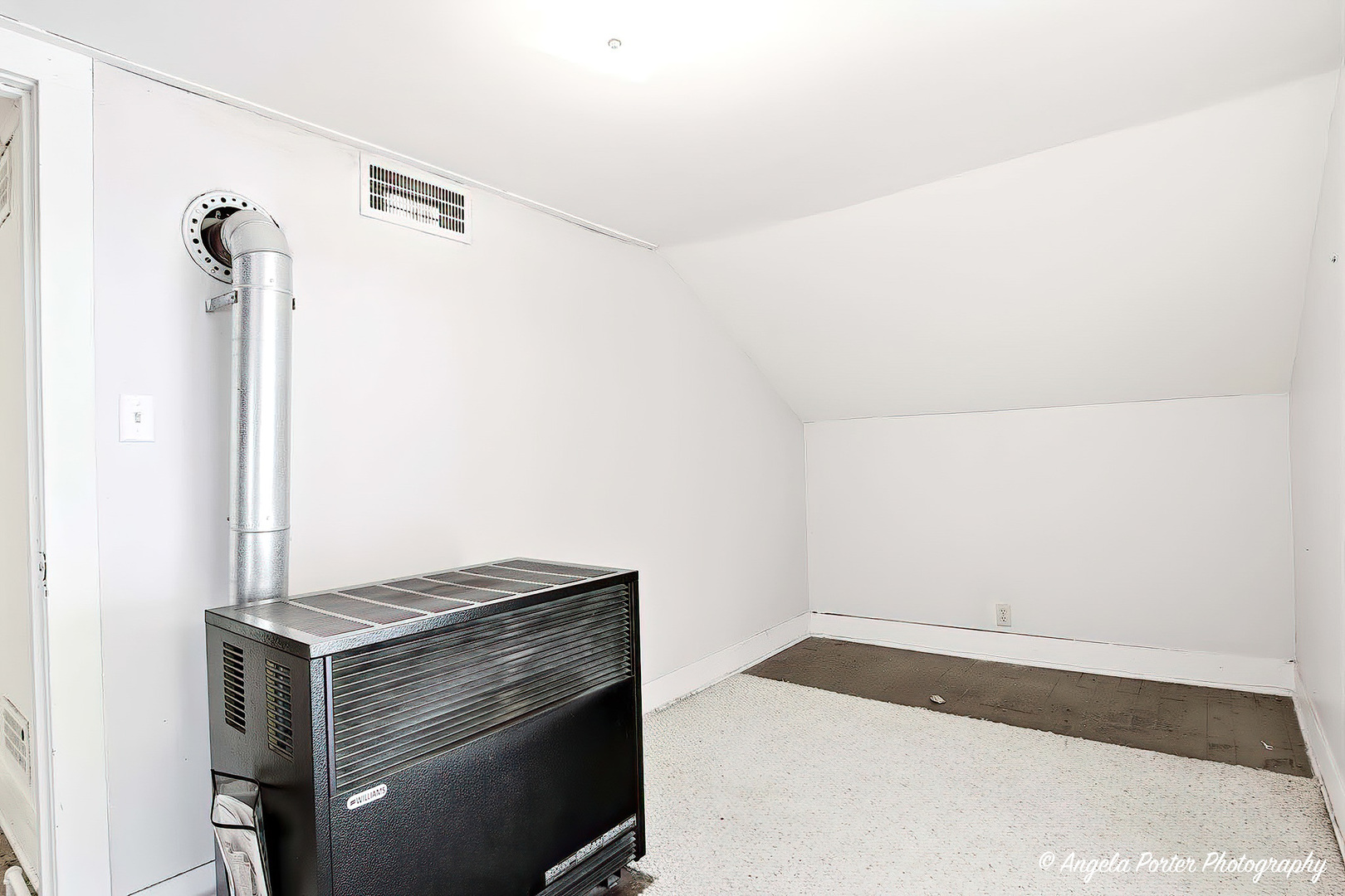 814 North River Road McHenry, IL 60051 - Photo 30 of 39 a view of utility room