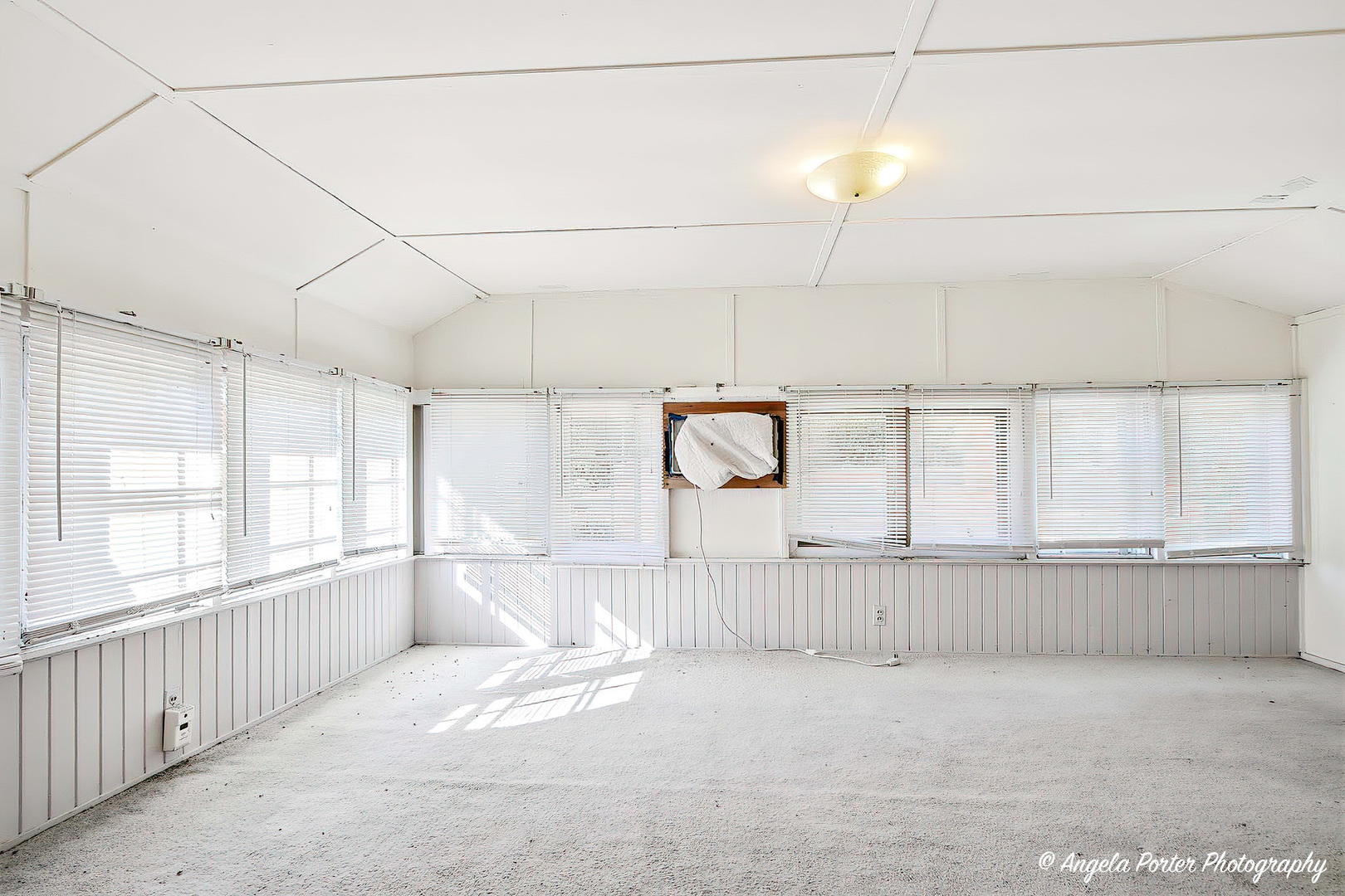 814 North River Road McHenry, IL 60051 - Photo 31 of 39 a view of a garage