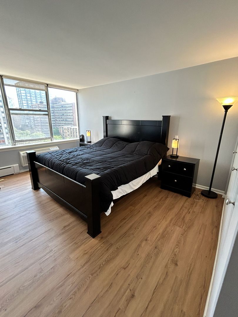 5757 North Sheridan Road, Unit 7D Chicago, IL 60660 - Photo 11 of 16