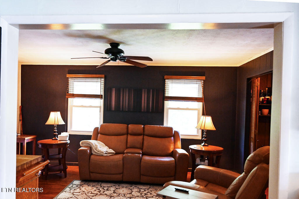 122 Salem Road Oak Ridge, TN 37830 - Photo 10 of 31 FamilyRoom3
