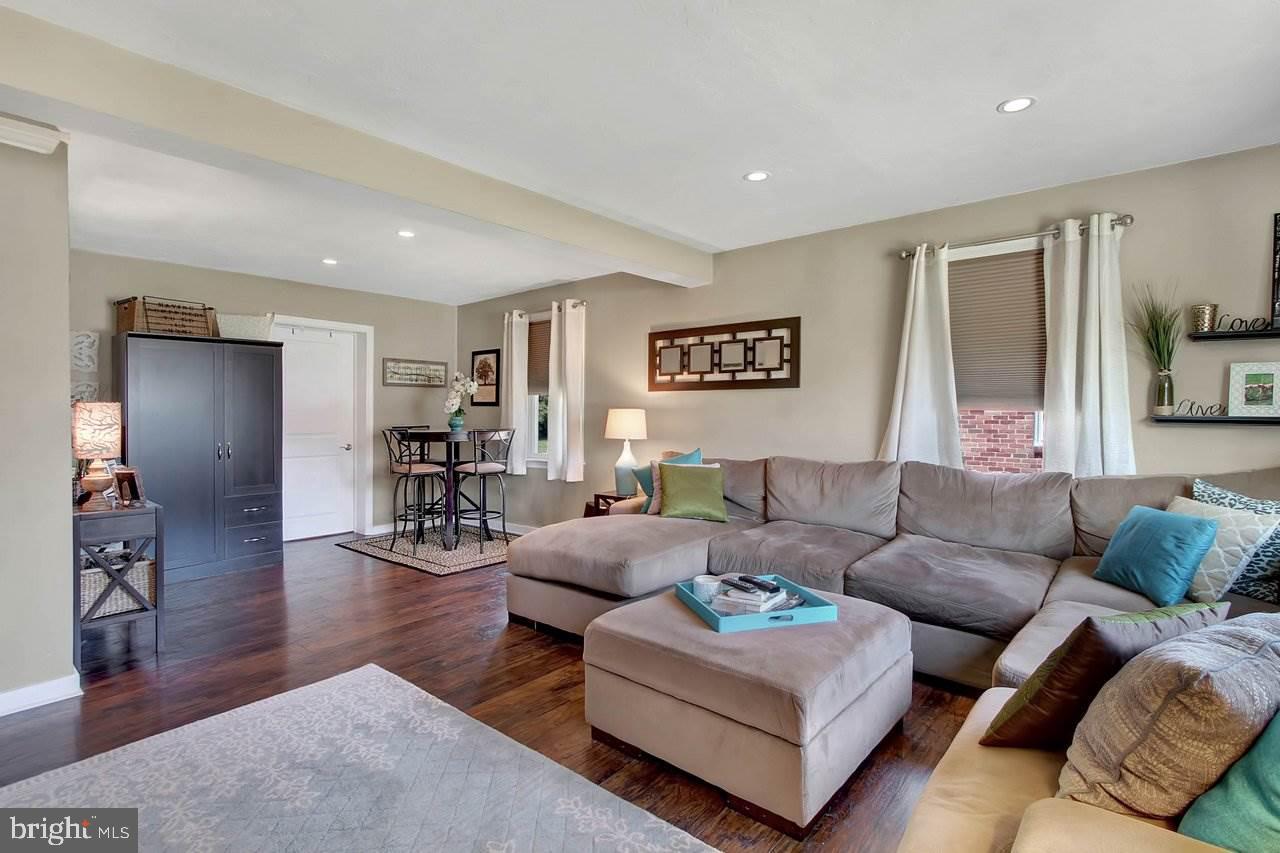 344 Edgewood Road York, PA 17402 - Photo 2 of 25 Gallery Image 2