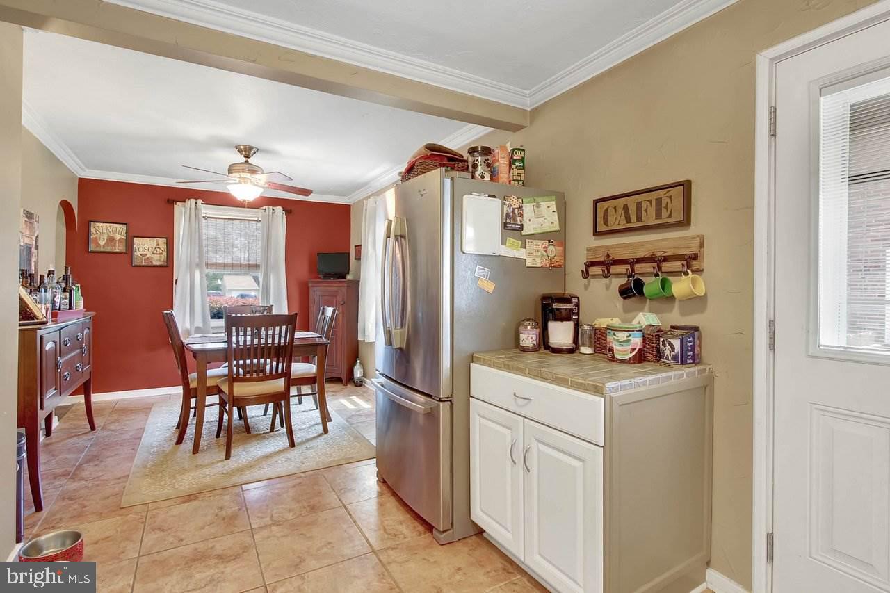 344 Edgewood Road York, PA 17402 - Photo 8 of 25 Gallery Image 8